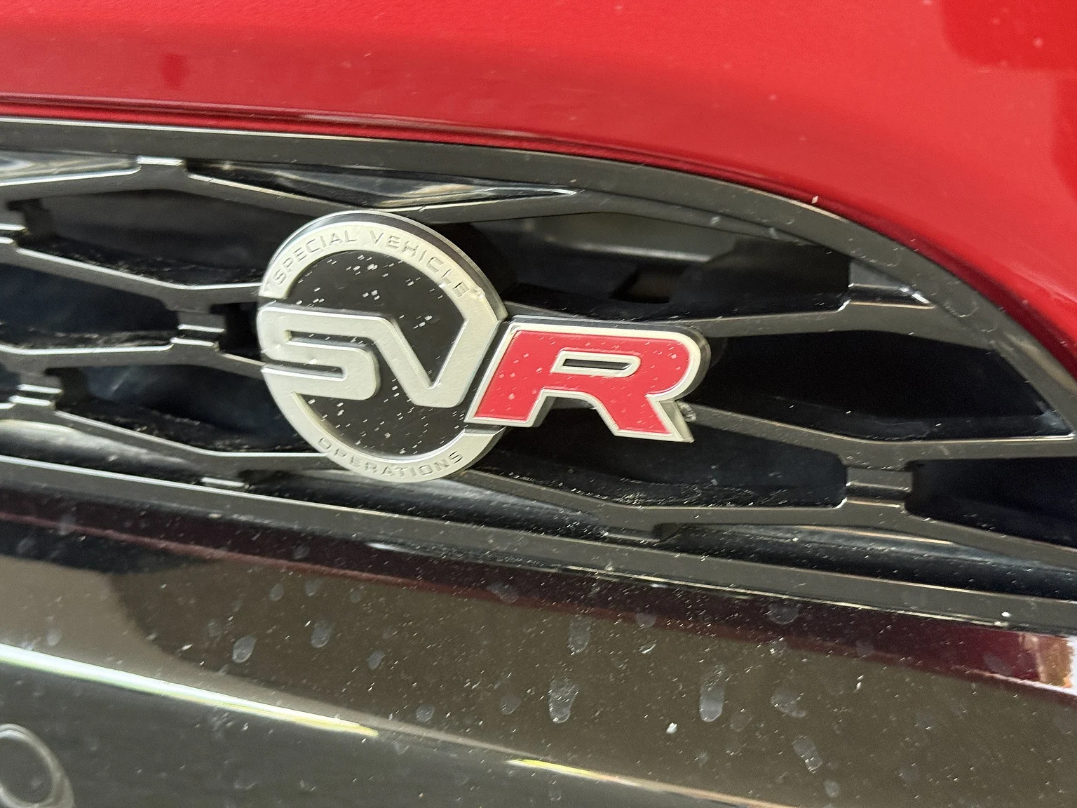 Exteriörbild på 2017 Range Rover Sport SVR (23)