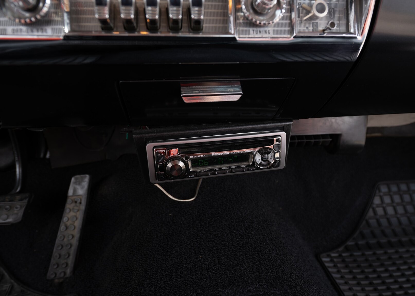 Innenraumfoto von 1961 Chrysler New Yorker Sedan (23)