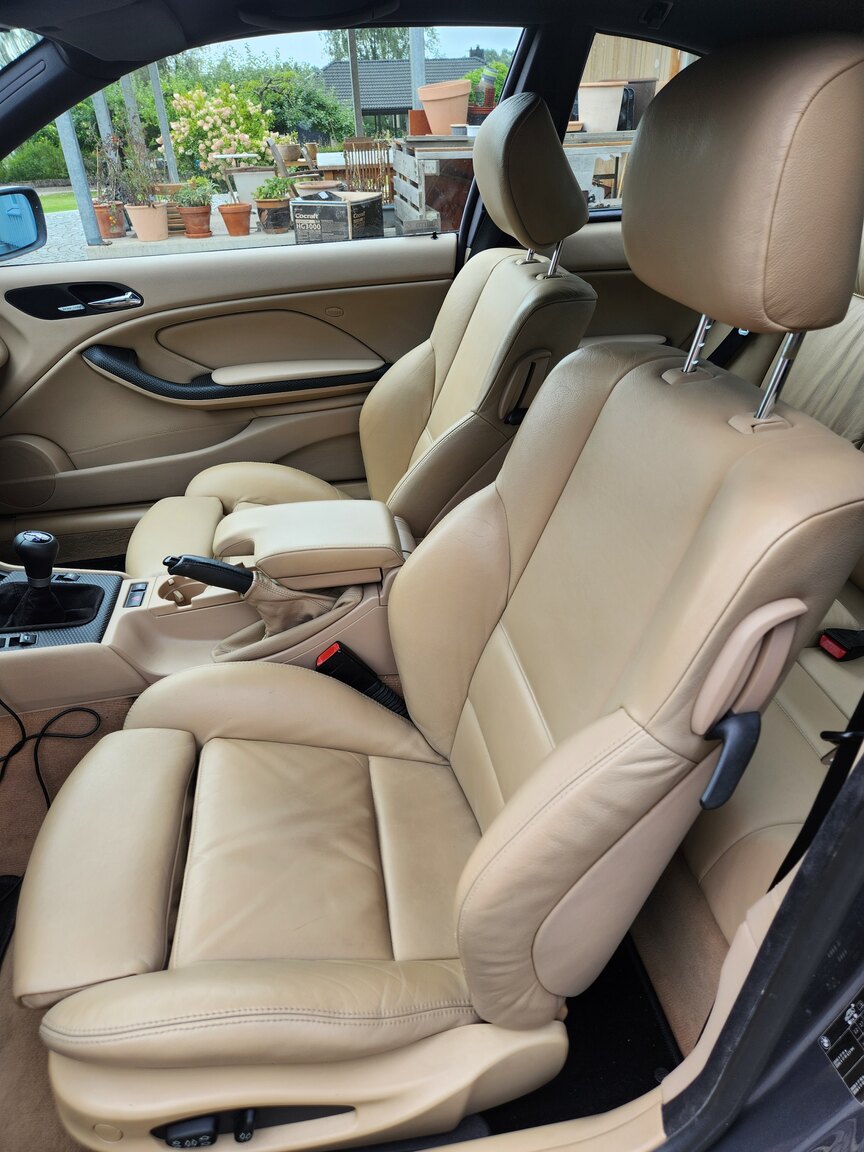Interior image of 2002  BMW 330Ci 