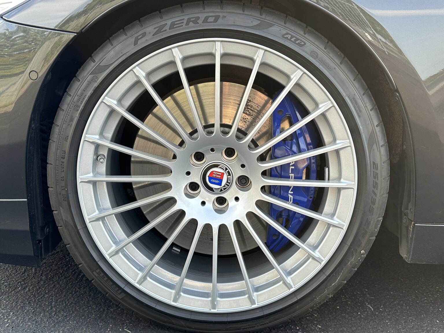 Exterior image of 2019 ALPINA B5 S Bi-Turbo Sedan ALLRAD