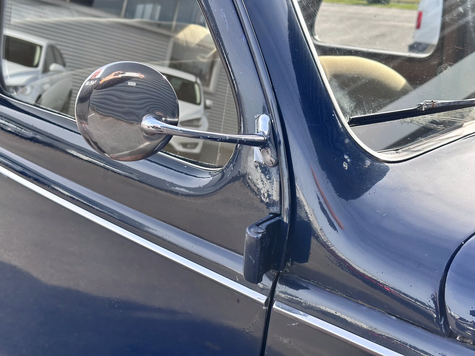 Exterior image of 1938 Lincoln Zephyr Sedan V12