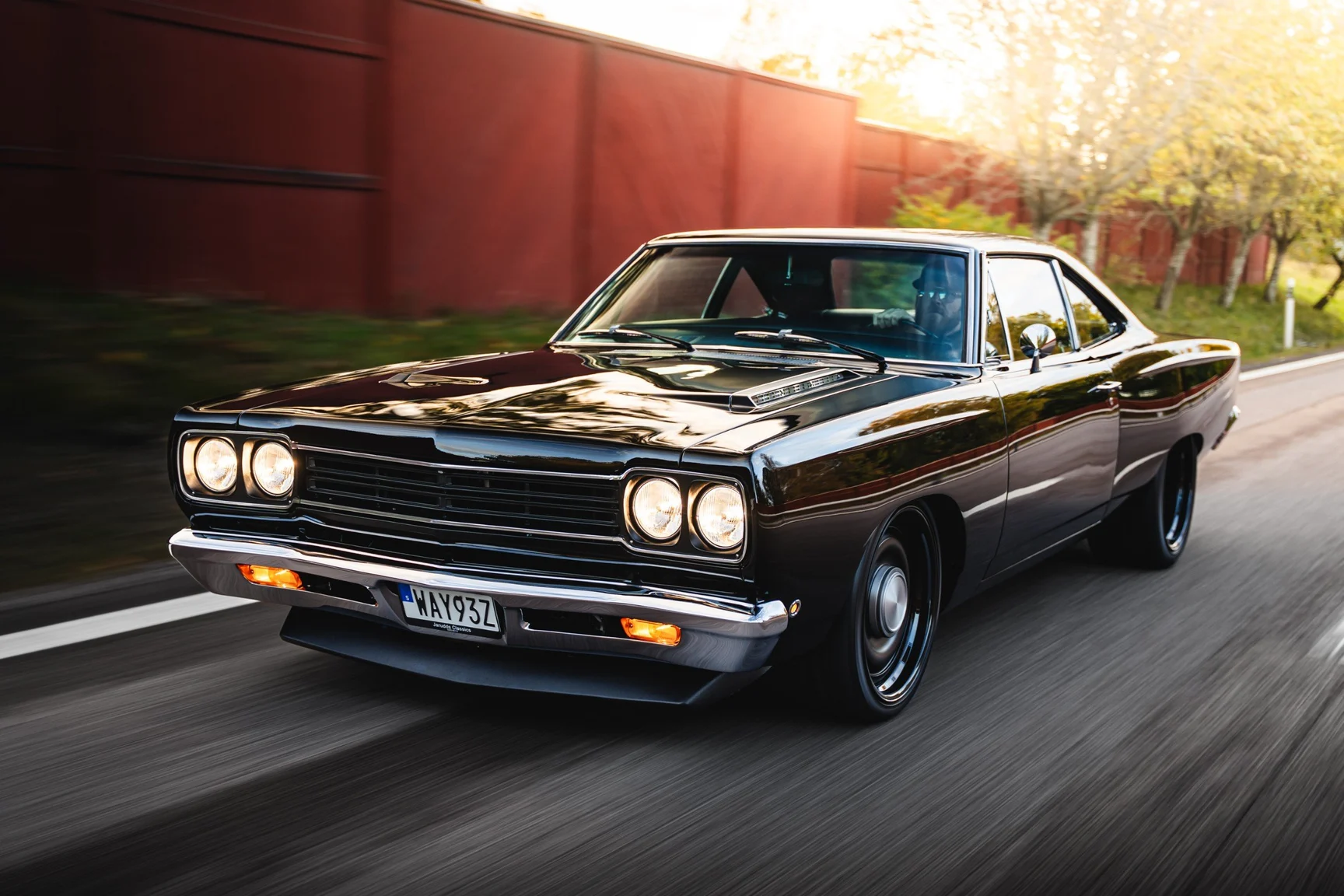Exteriörbild på 1968 Plymouth Road Runner Coupé Hellcat Restomod (1)
