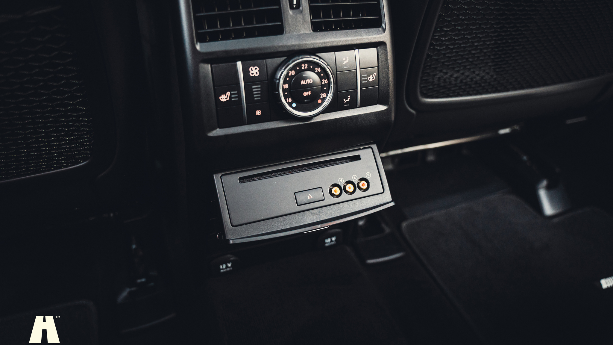 Innenraumfoto von 2017 Mercedes-Benz GLS 63 AMG (119)