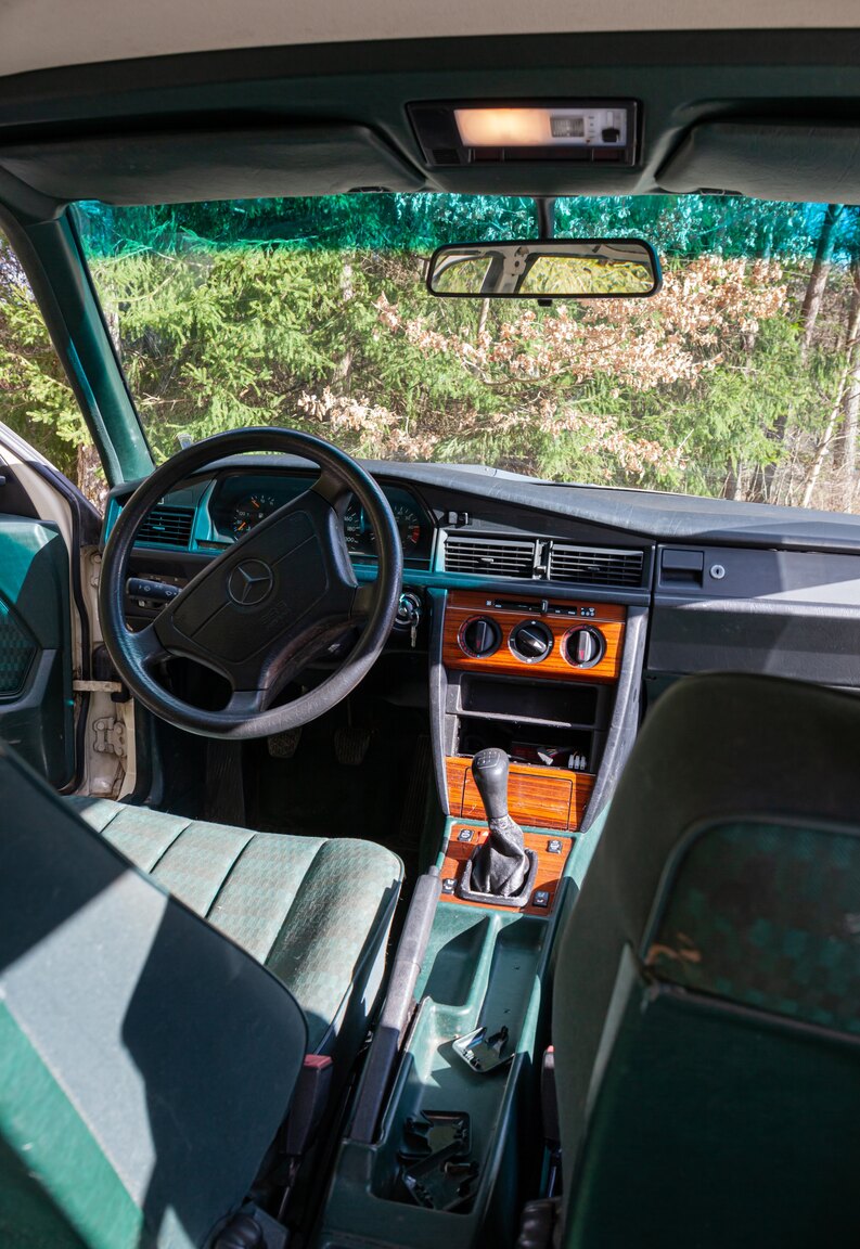 Interiörbild 1993 Mercedes-Benz 190 E 2.0