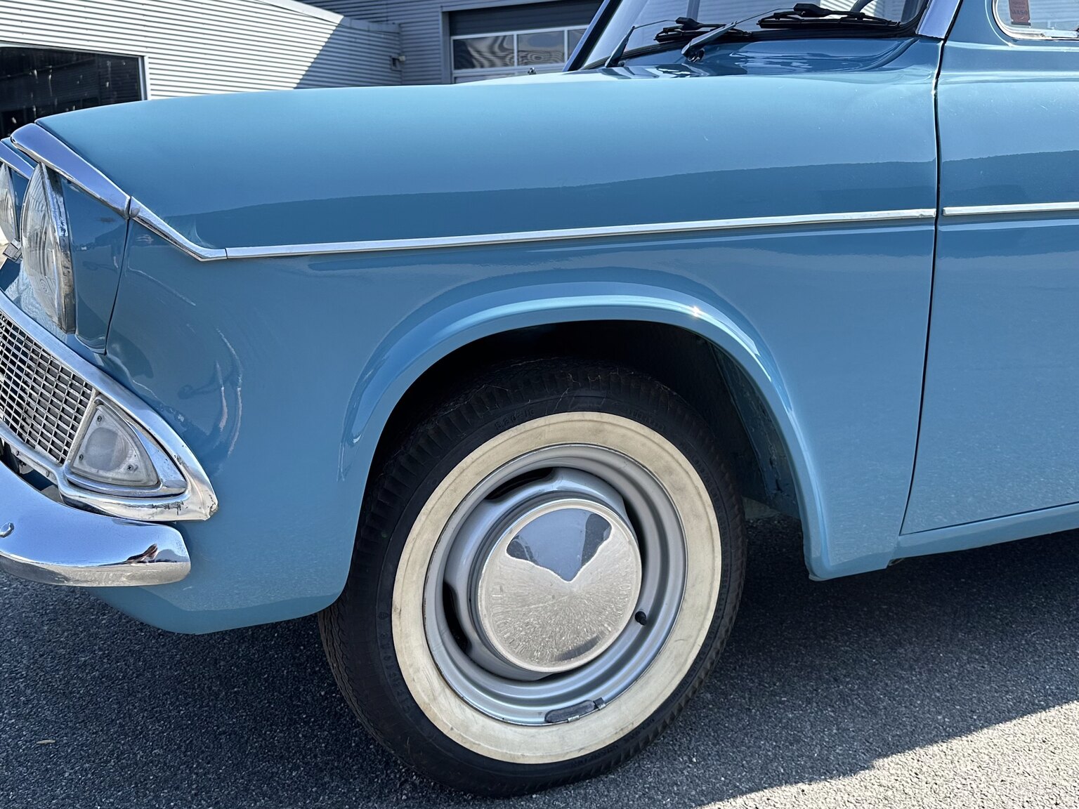 Exteriörbild på 1961 Ford Anglia