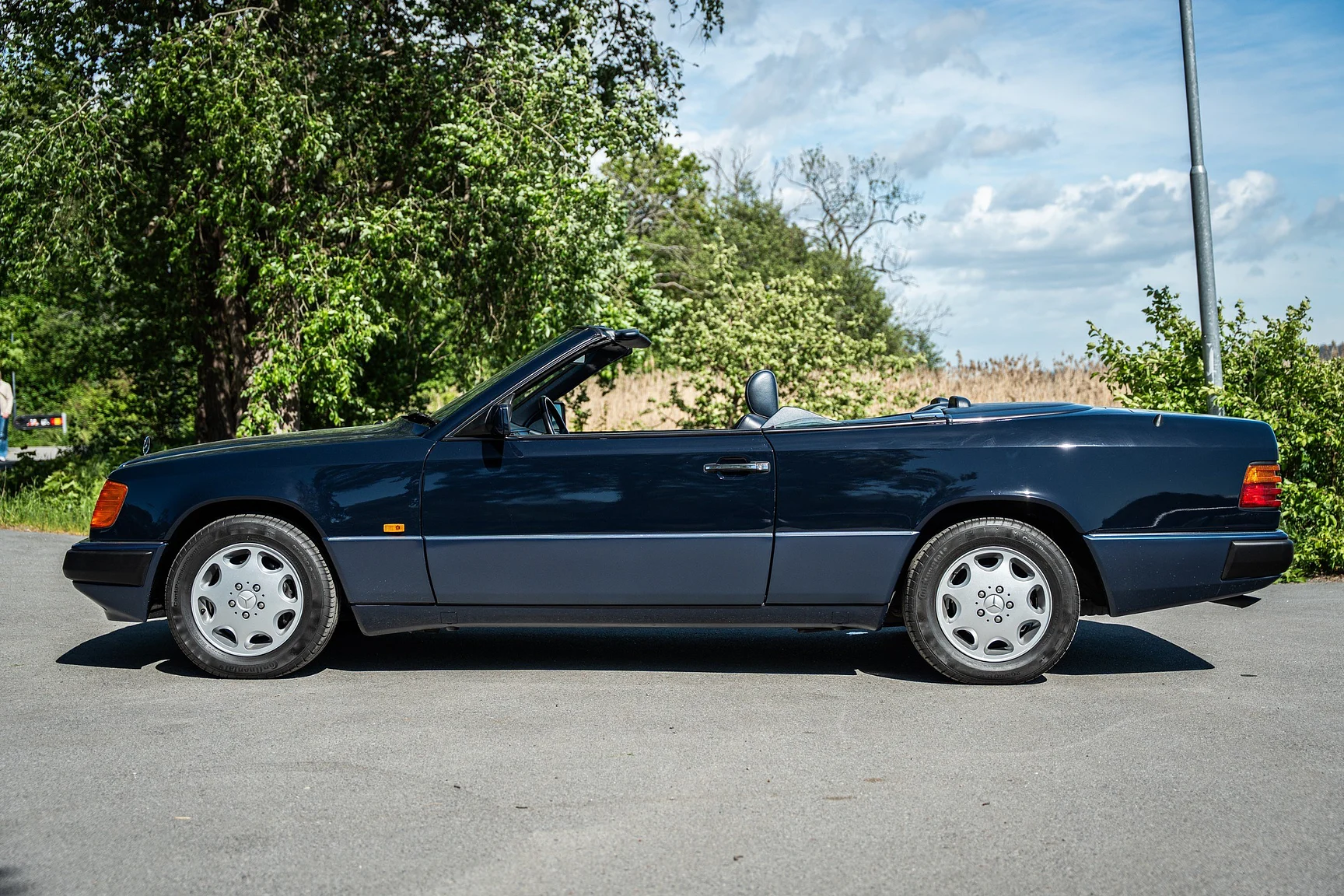 Exteriörbild på 1993 Mercedes-Benz 300 CE-24 Cabriolet (5)