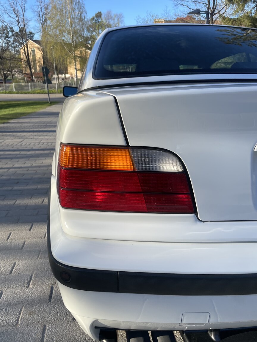 Exterior image of 1995 BMW 328 iA Convertible