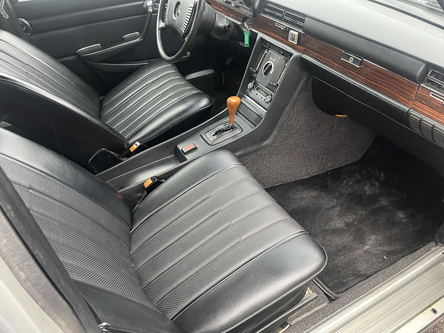 Interiörbild 1975 Mercedes-Benz 280 SE