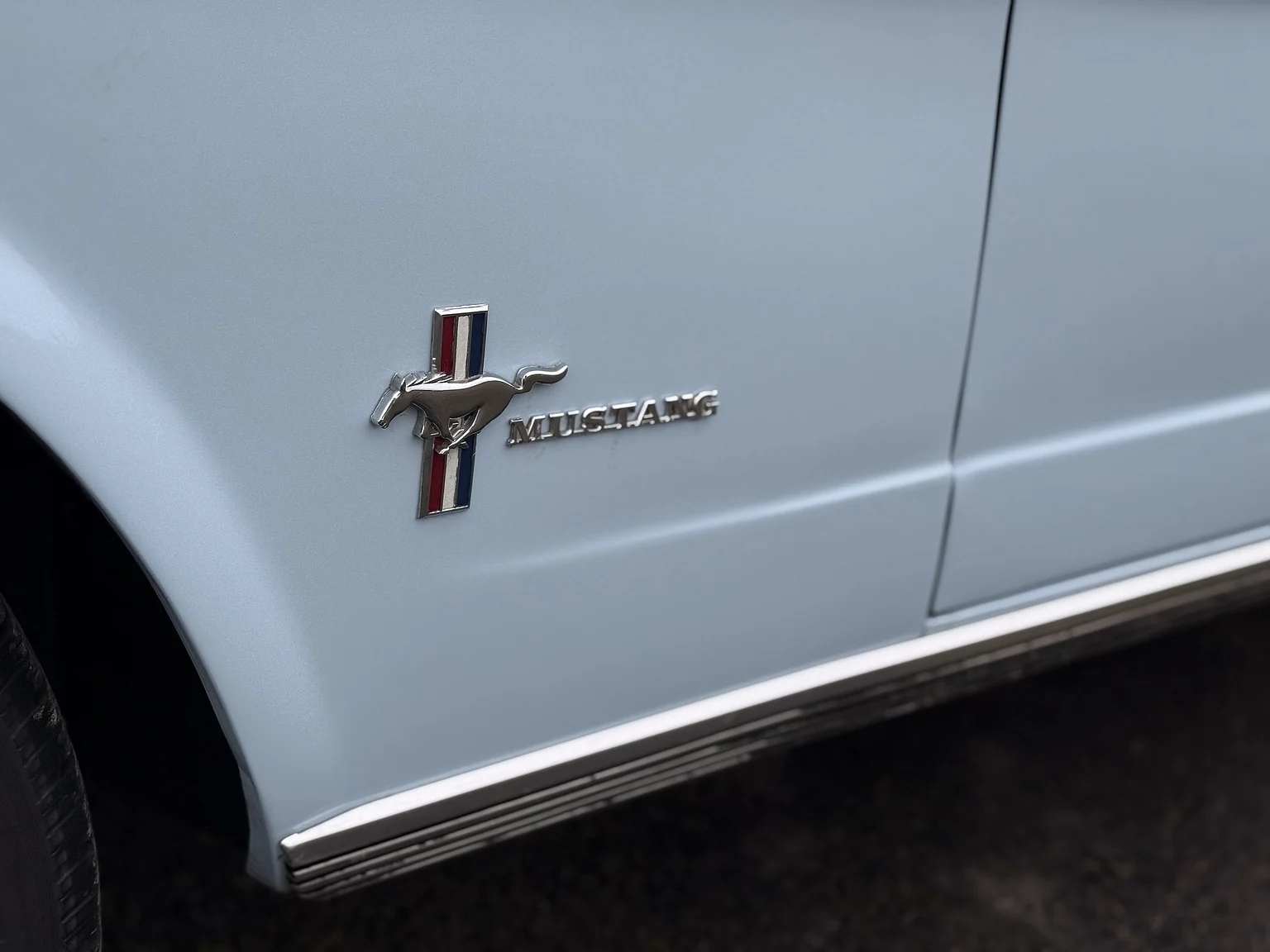 Exteriörbild på 1966 Ford Mustang Convertible 289 V8 (31)