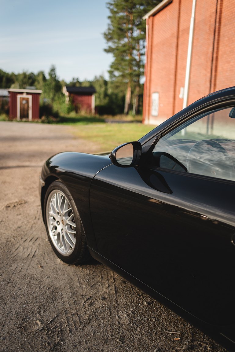 Exterior image of 1998 Porsche 996 Carrera 