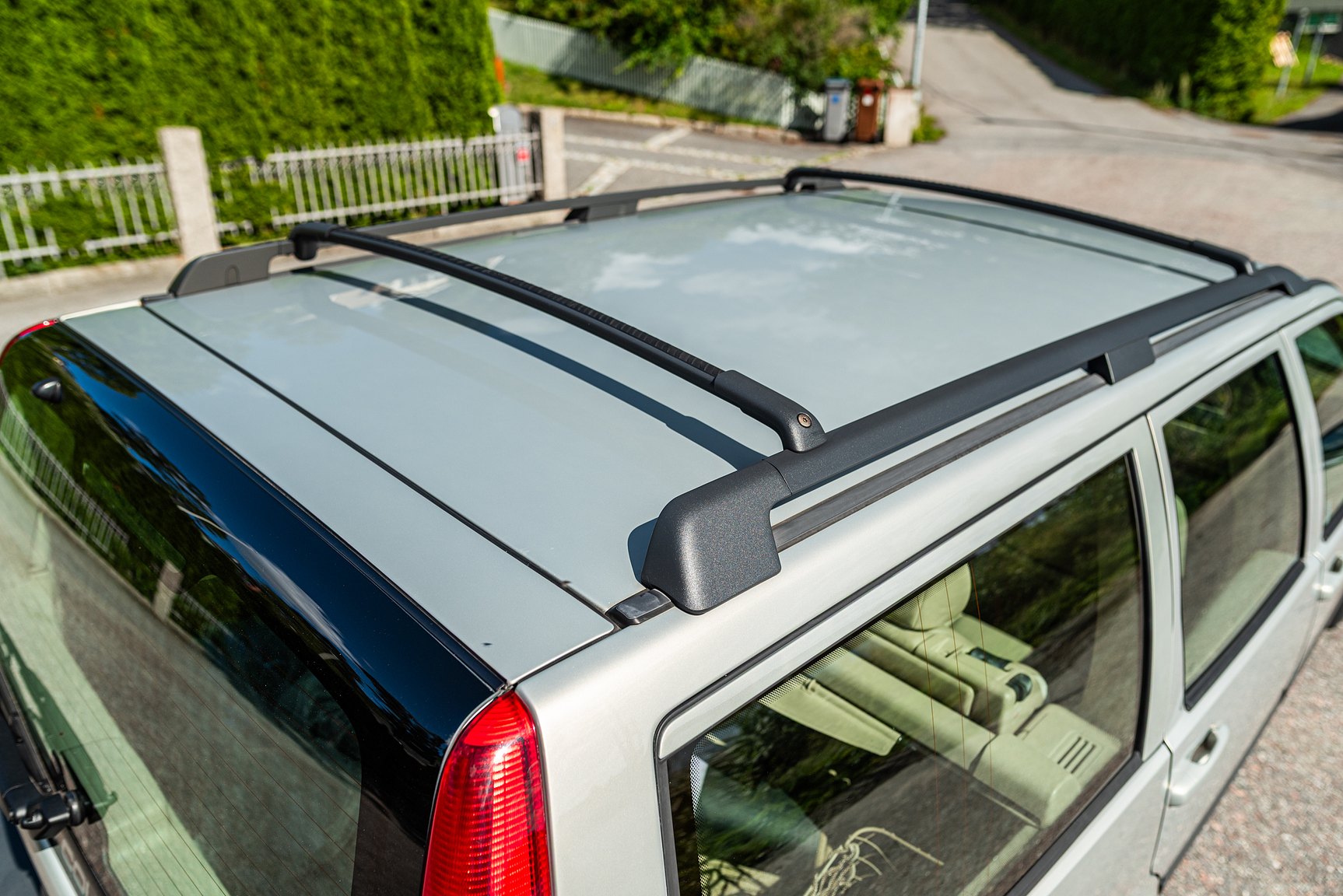 Exterior image of 2000 Volvo V70 XC 2.4 T AWD 
