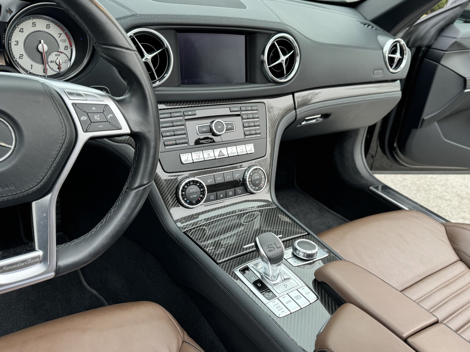 Interiörbild 2013 MERCEDES-BENZ SL 500 (16)