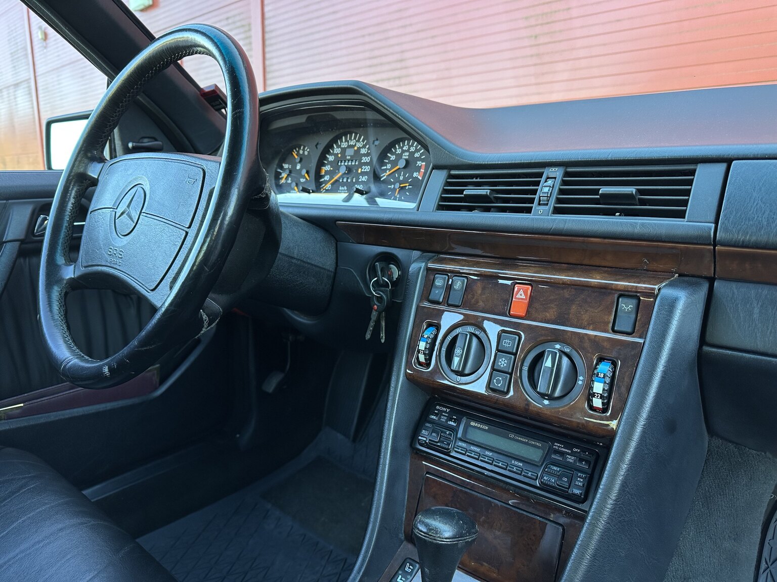 Interiörbild 1990 Mercedes-Benz 300 CE 24V