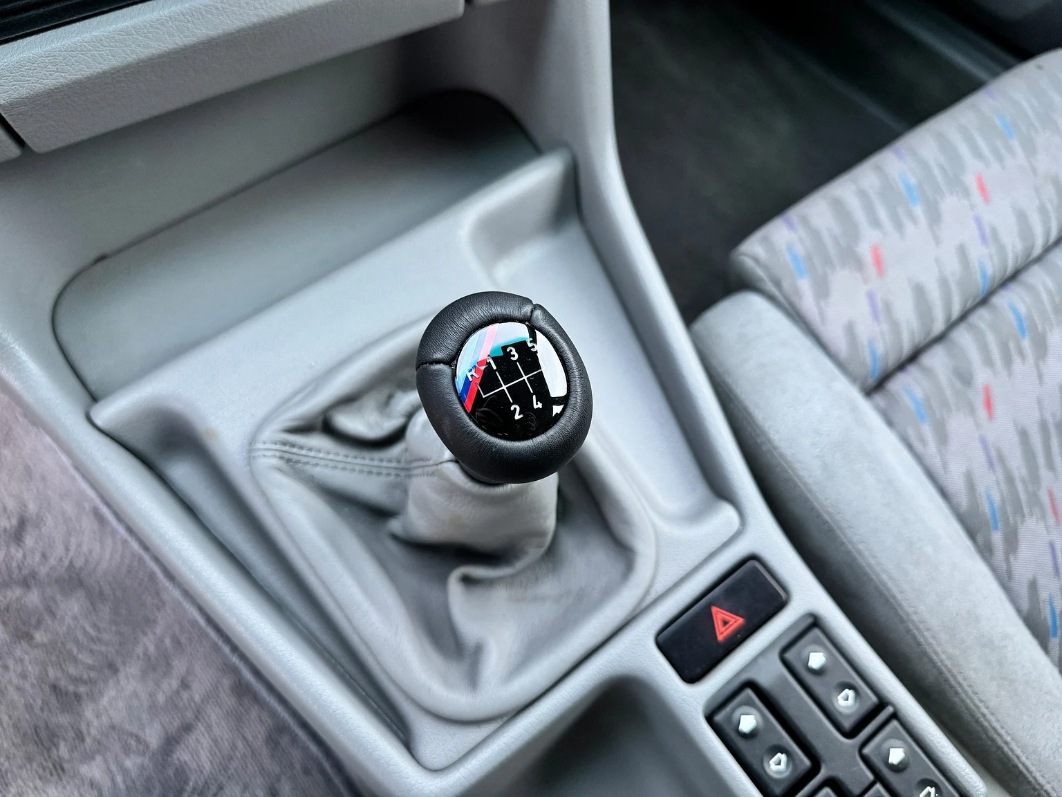 Innenraumfoto von 1993 BMW E34 M5 Touring  (16)