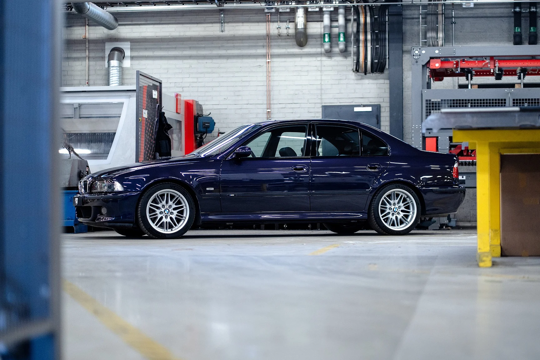 Exteriörbild på 2002 BMW M5 E39 (102)