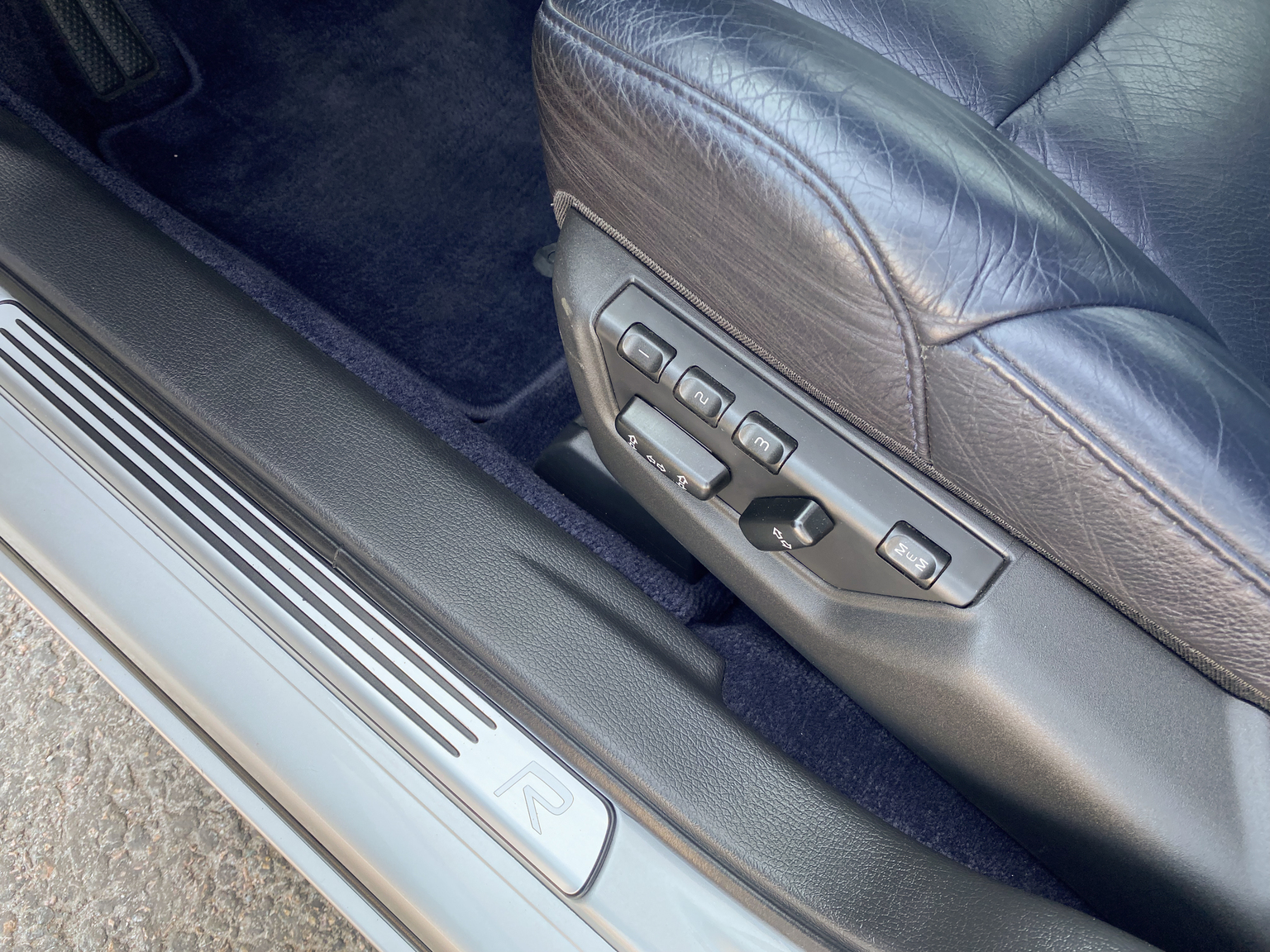 Innenraumfoto von 2005 Volvo V70 R AWD (4)