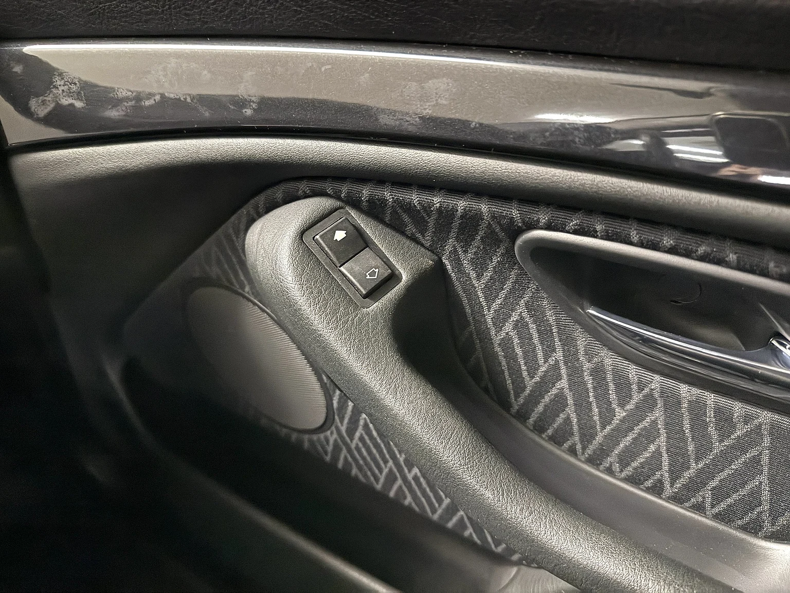 Interior image of 2002 BMW 520i (37)