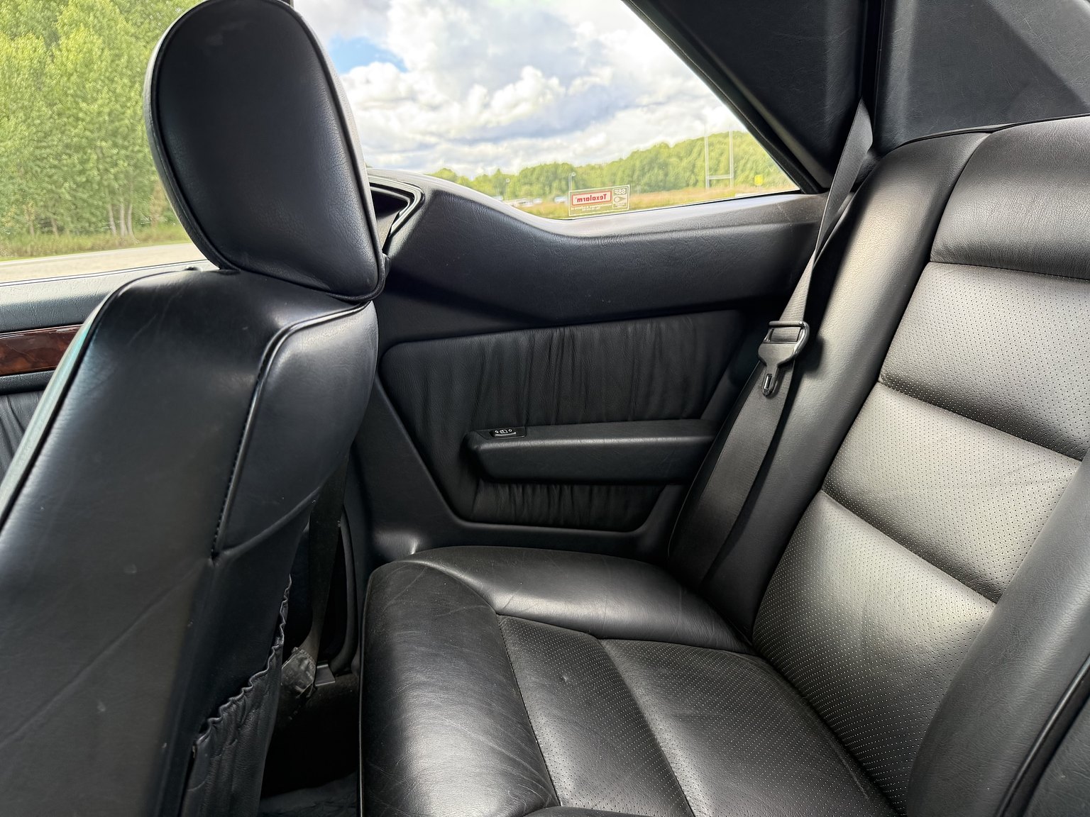 Interior image of 1990 Mercedes-Benz 300CE-24