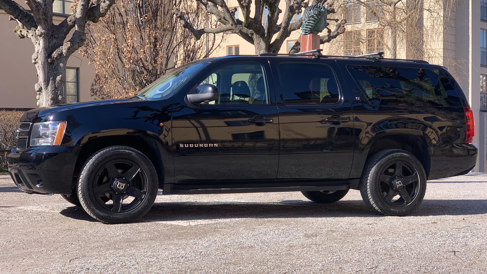 Exteriörbild på 2011 Chevrolet Suburban