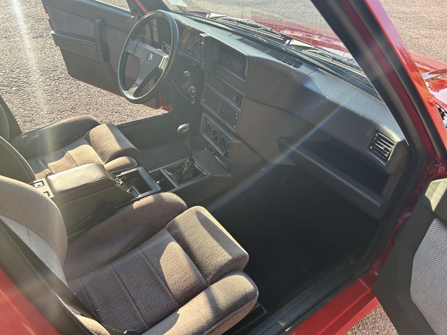 Interior image of 1988 Alfa Romeo 75 (7)