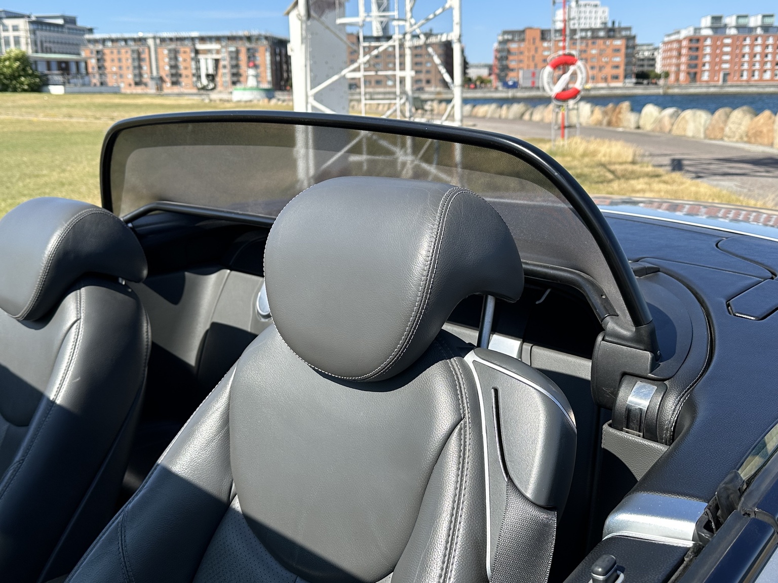 Interior image of 2002 Mercedes SL 500 (51)