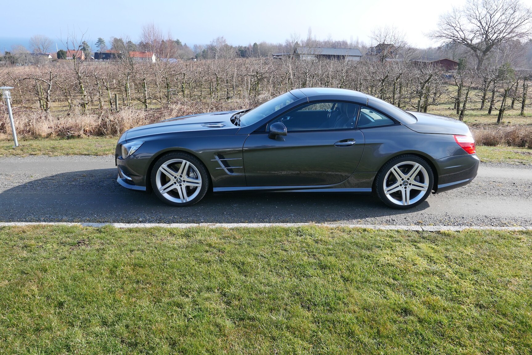 Exterior image of 2014 Mercedes-Benz SL500