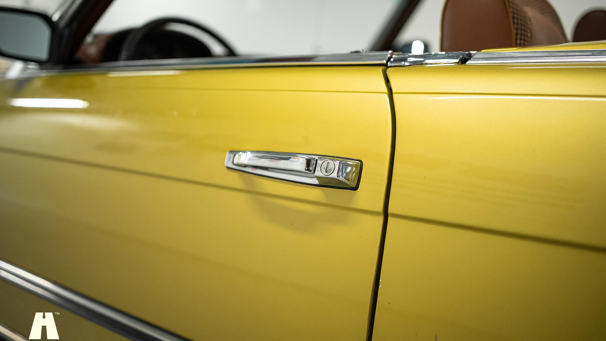 Exteriörbild på 1975 Mercedes SL 350