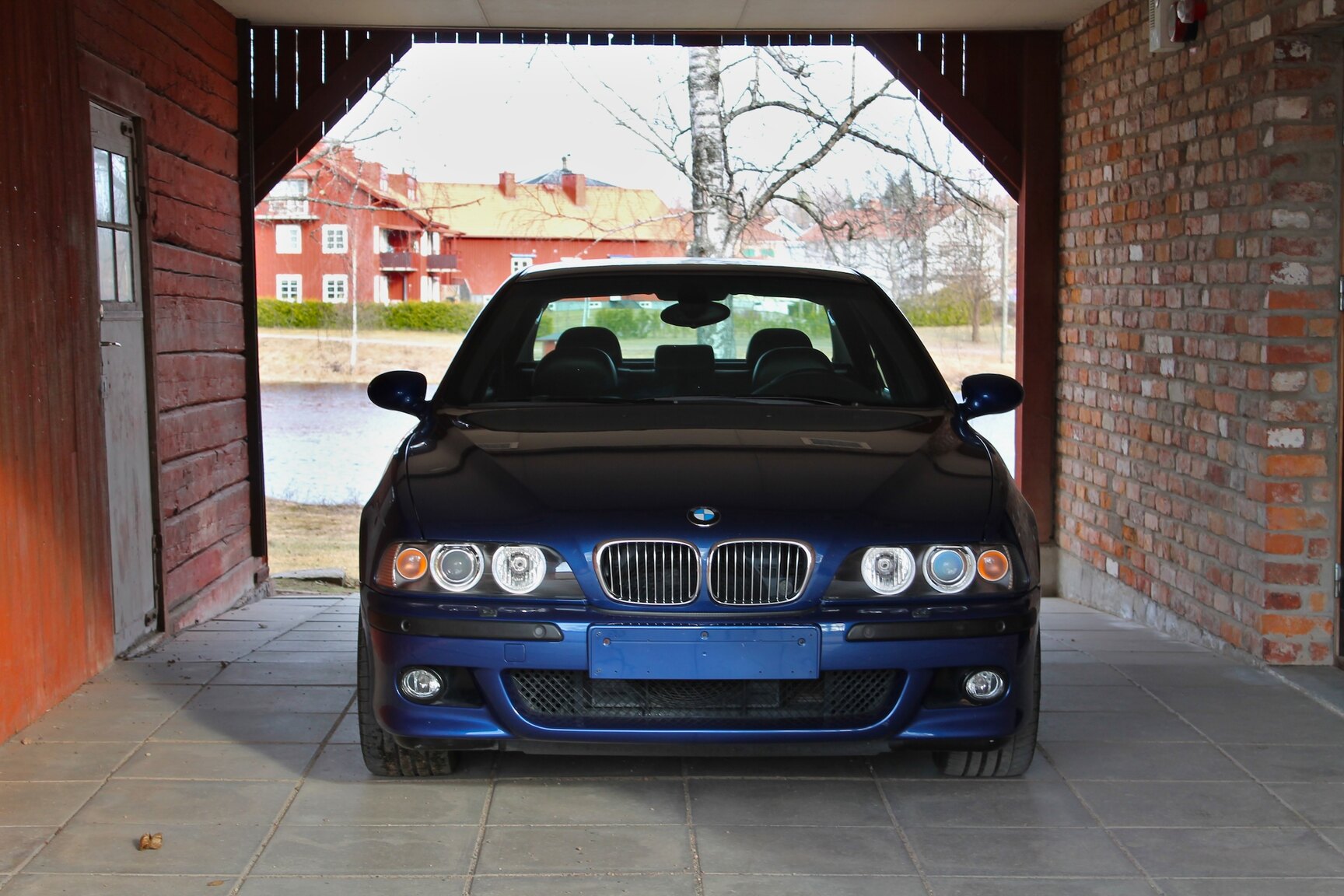 Exteriörbild på 2003 BMW M5