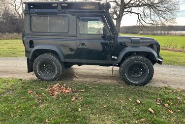 Exterior image of 2002 Land Rover Defender 90 2.5 Td5