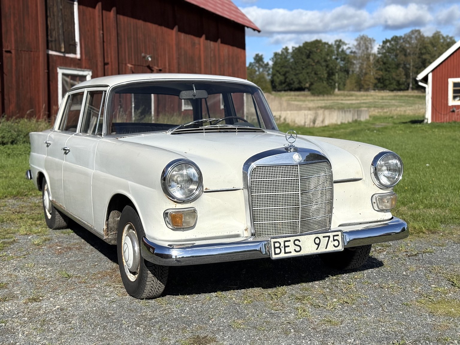 Exteriörbild på 1967 Mercedes-Benz 200