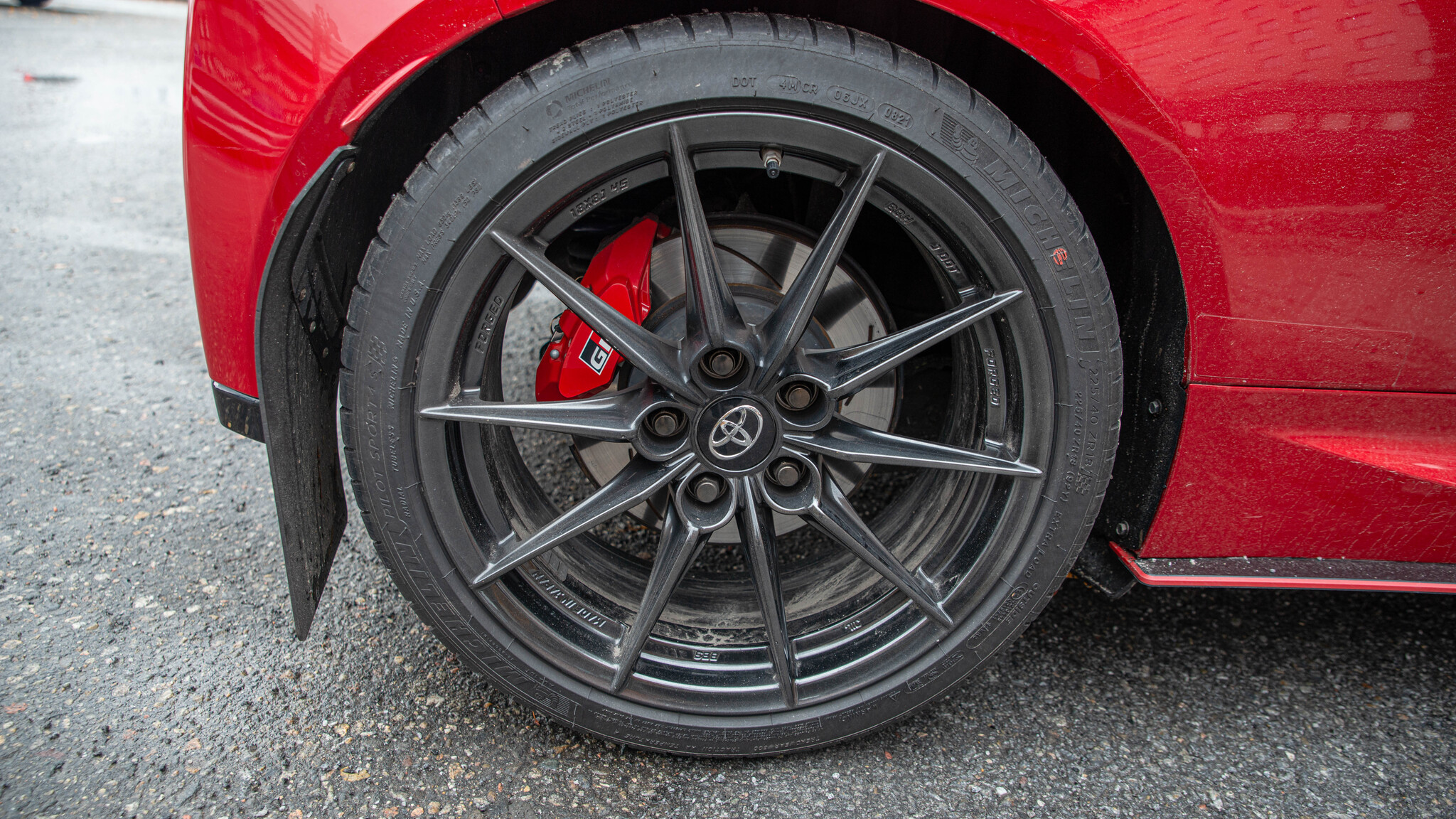Exteriörbild på 2021 Toyota GR Yaris 