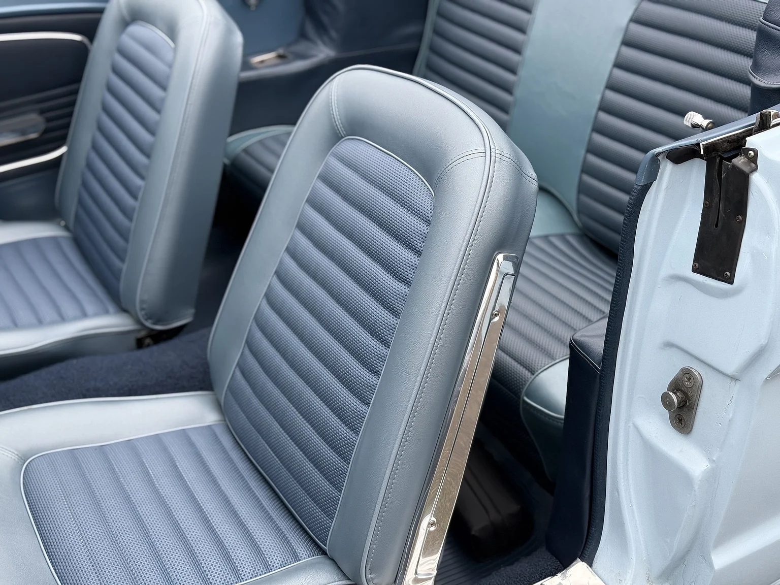 Interiörbild 1966 Ford Mustang Convertible 289 V8 (11)