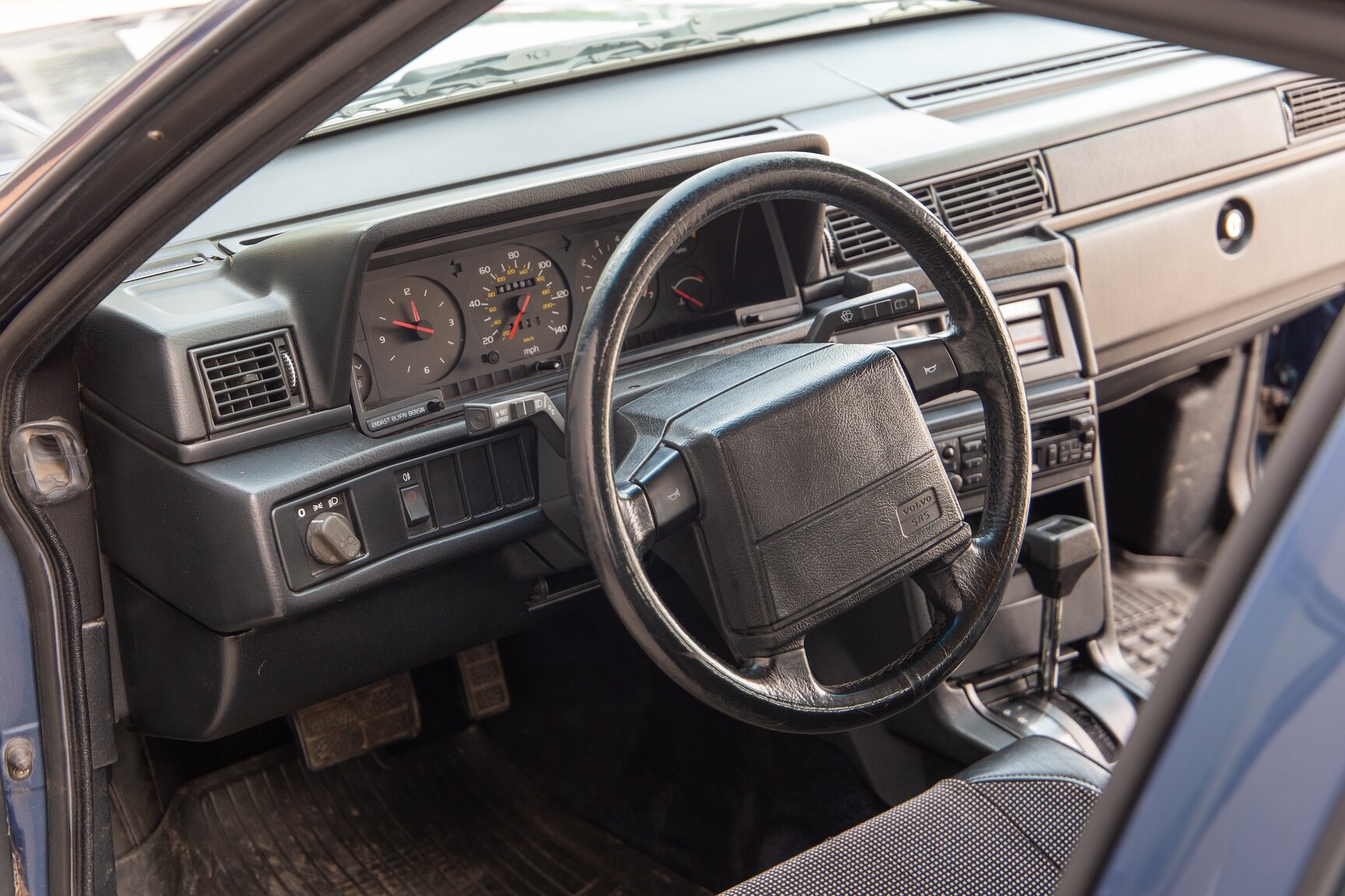 Innenraumfoto von 1990 Volvo 745 Turbo
