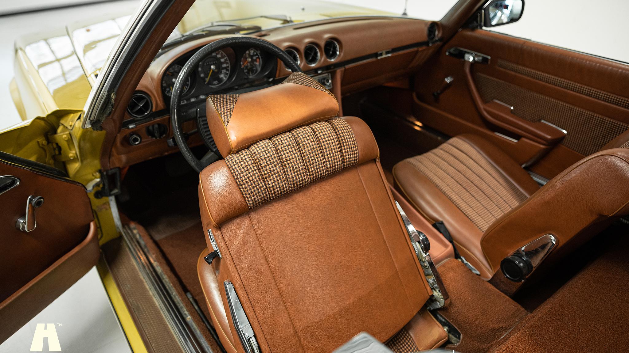 Interiörbild 1975 Mercedes SL 350