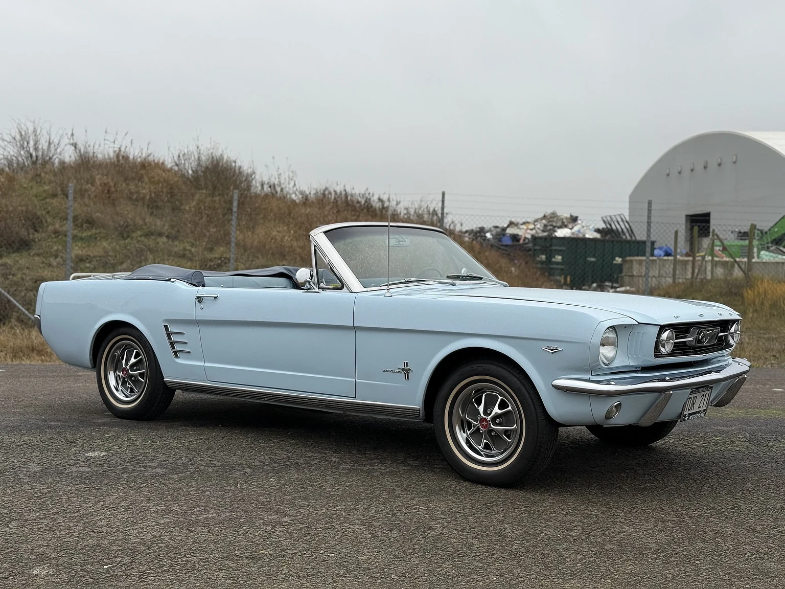 Exteriörbild på 1966 Ford Mustang Convertible 289 V8 (9)