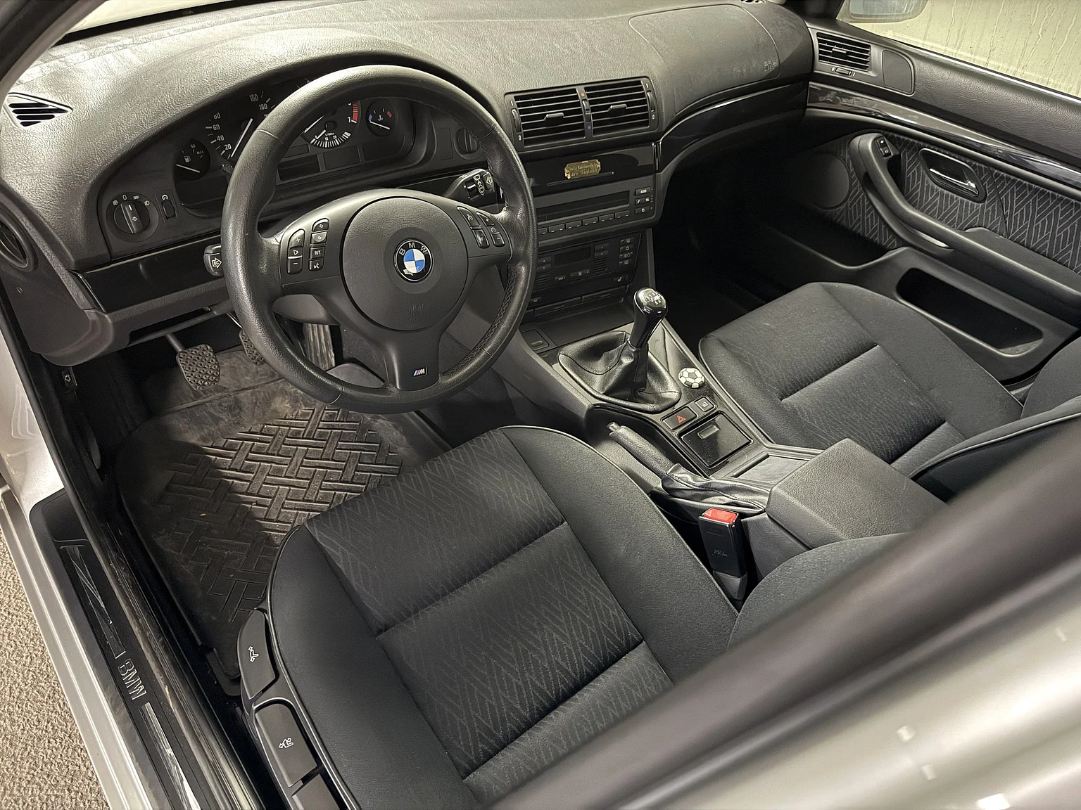Interior image of 2002 BMW 520i (1)