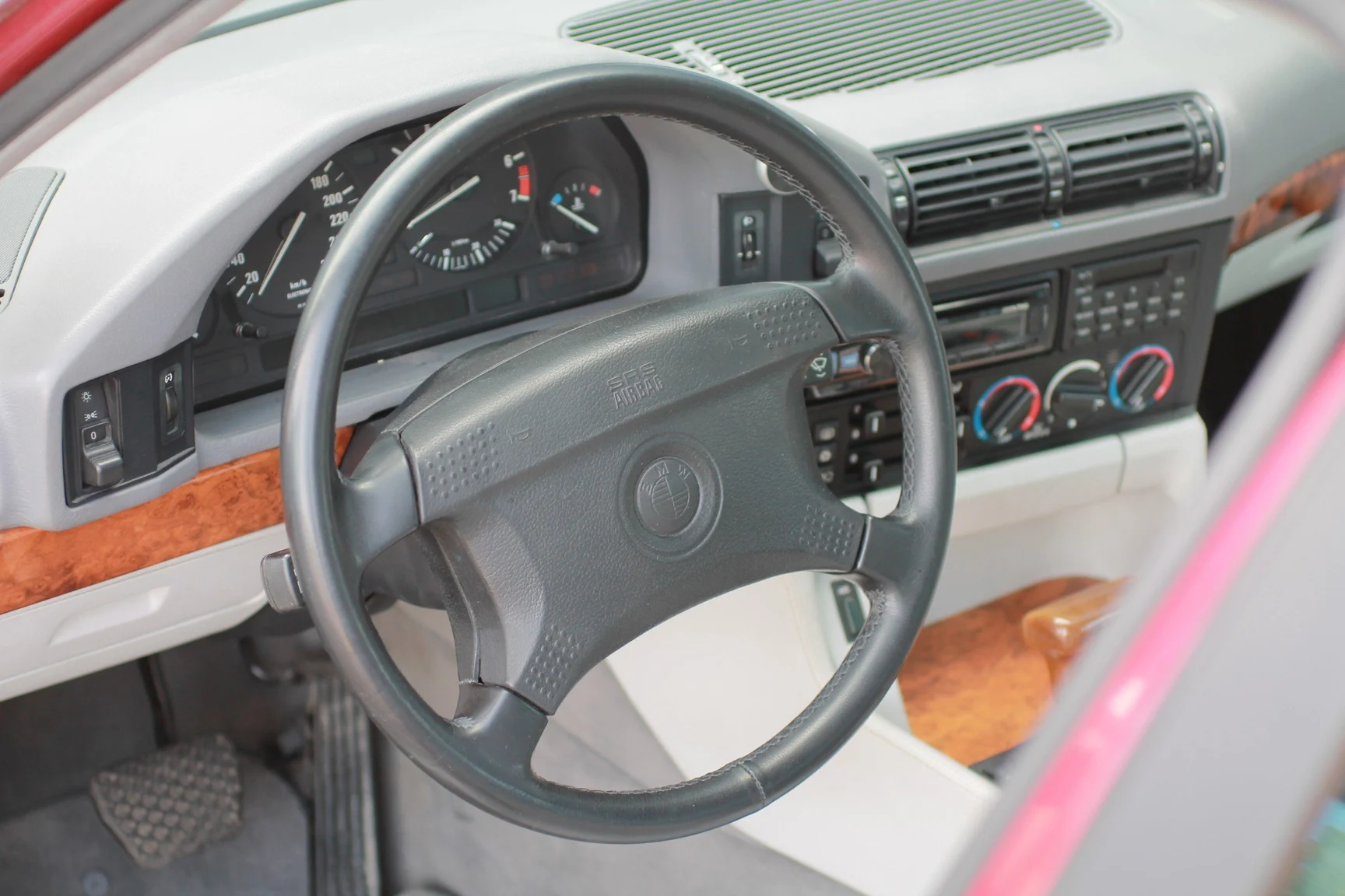 Innenraumfoto von 1993 BMW 540i Sedan (96)