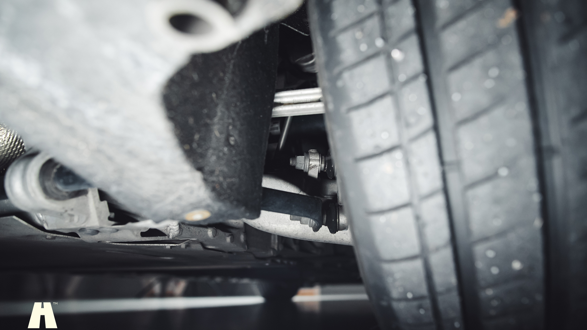 Image of 2019 Aston Martin DB11 AMR mechanics (42)