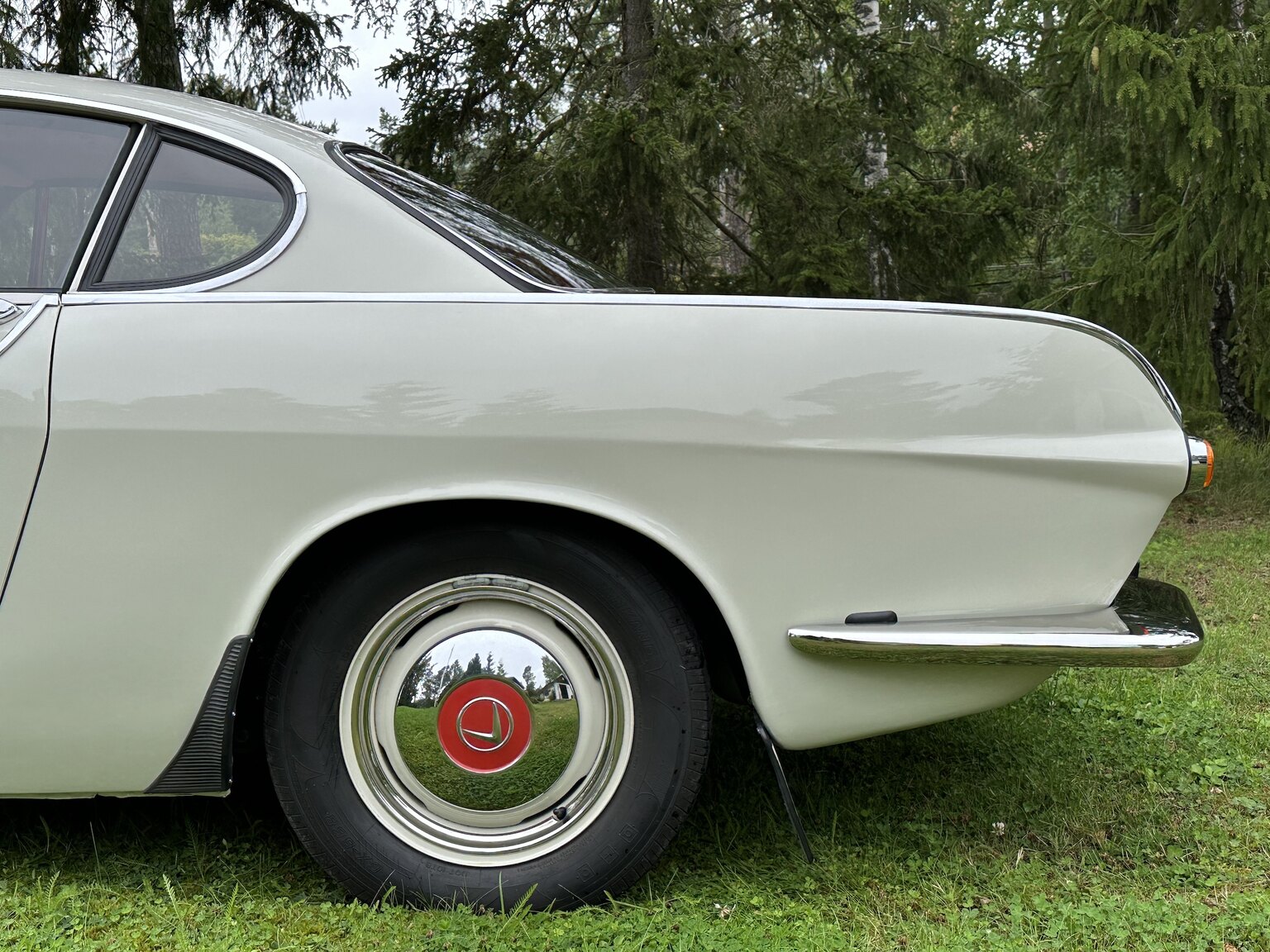 Exterior image of 1964 Volvo P 1800 S