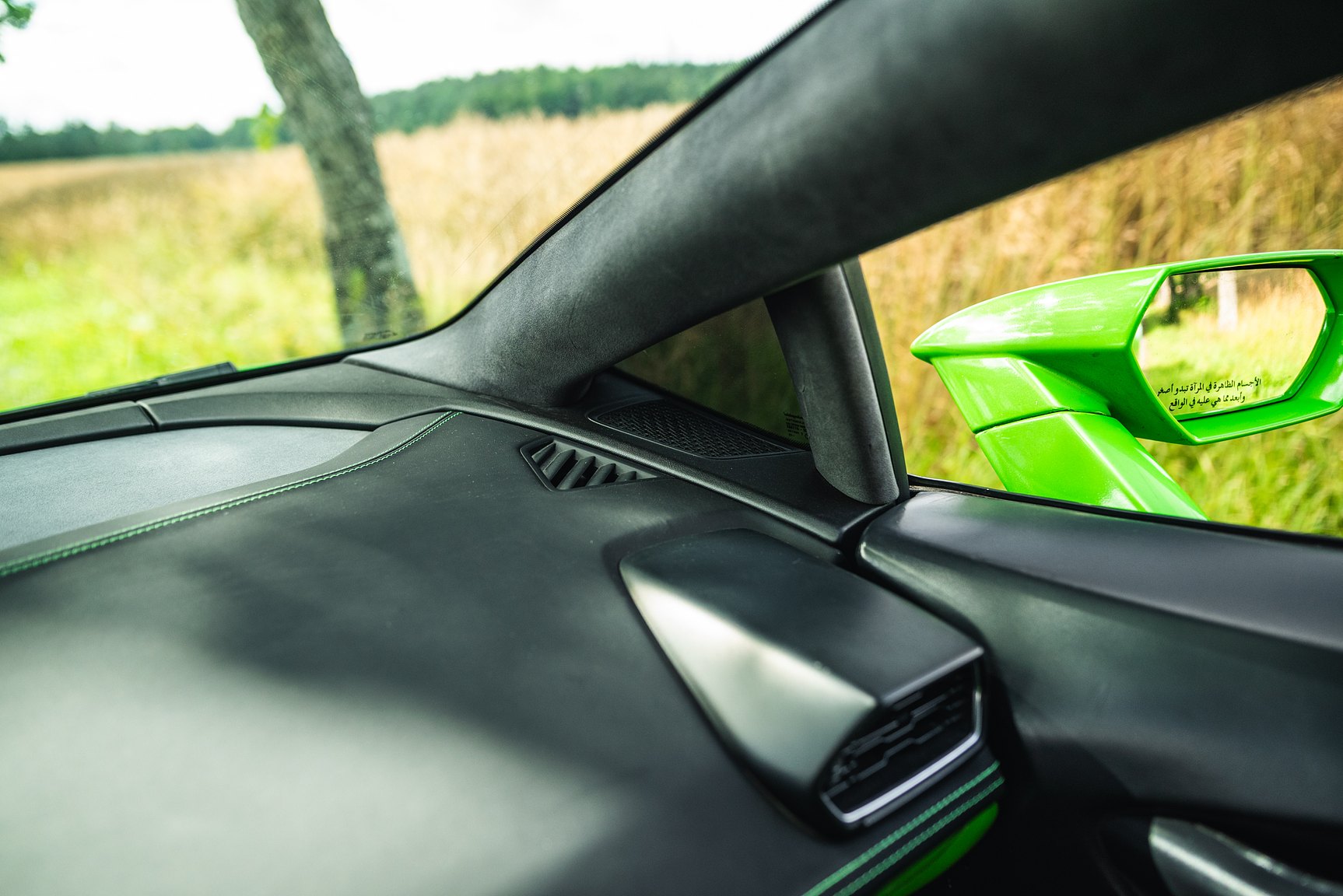 Innenraumfoto von 2016 Lamborghini Huracan LP-610-4