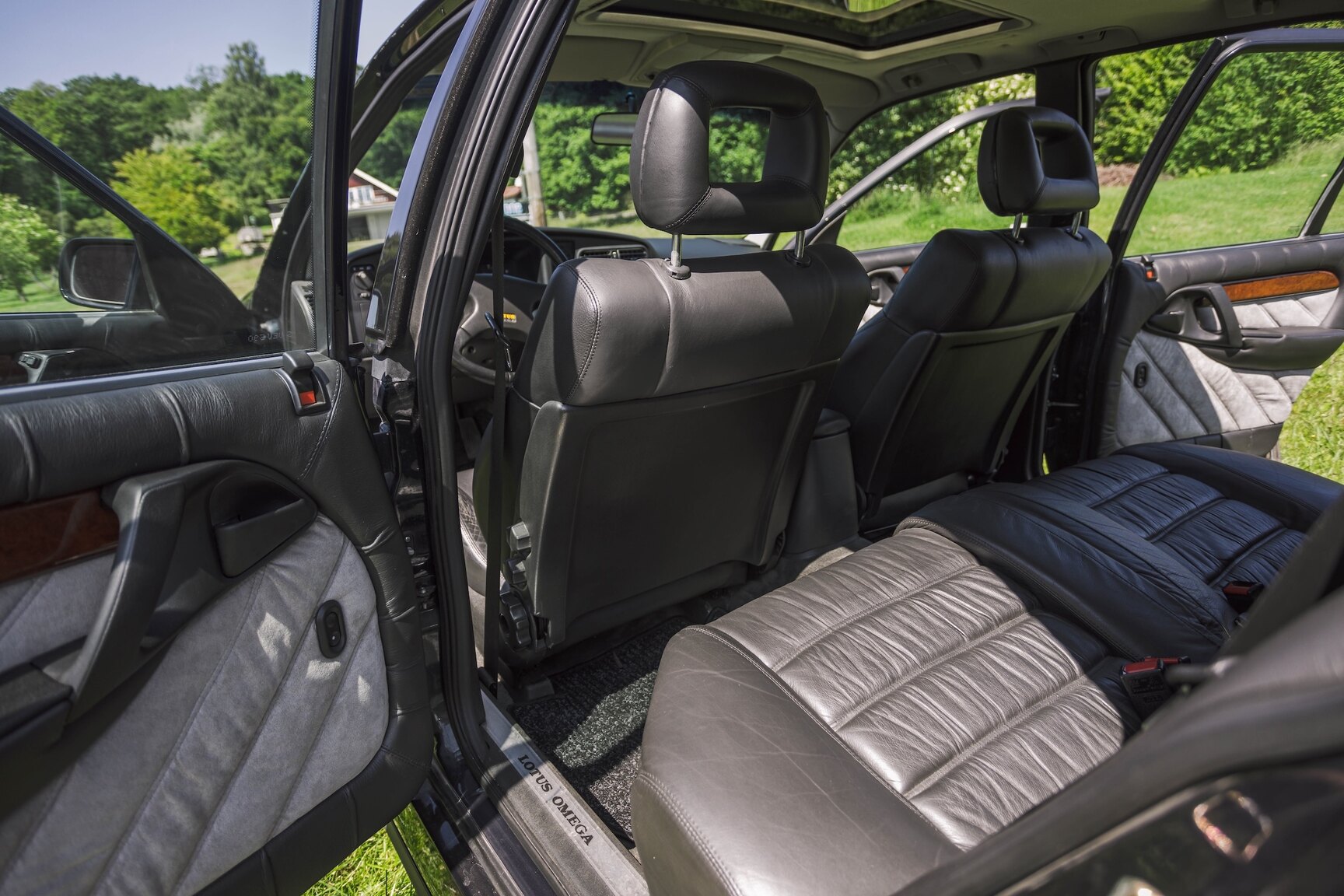 Interior image of 1991 Lotus Omega