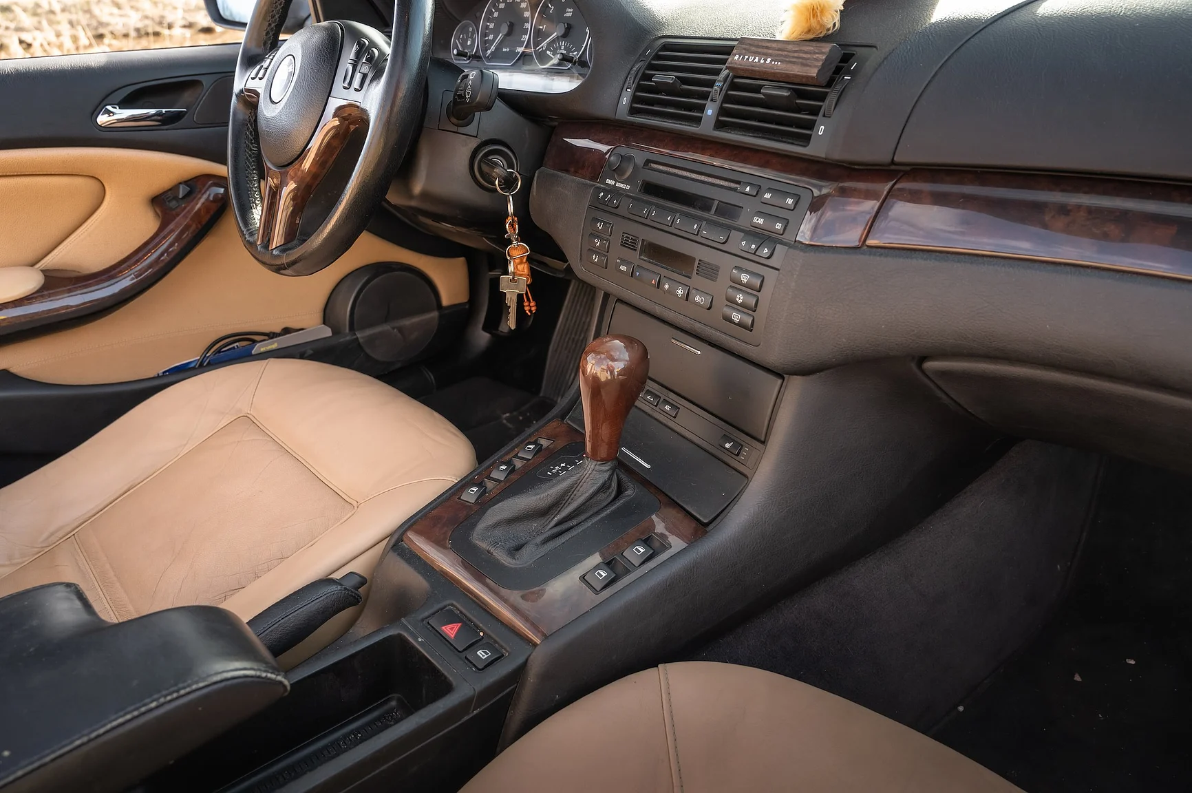 Innenraumfoto von 2001 BMW 330 Ci (27)