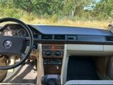 Innenraumfoto von 1990 Mercedes-Benz 230 E