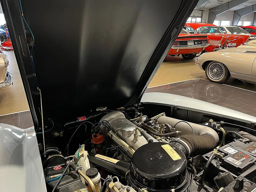 Image of 1960 Mercedes 190 SL mechanics (1)