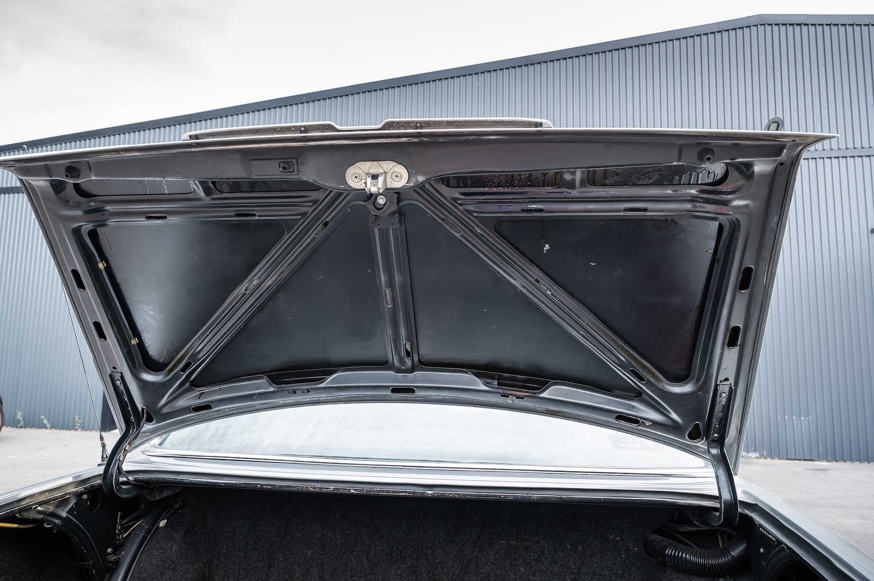 Interior image of 1975 Mercedes-Benz 280 SE 
