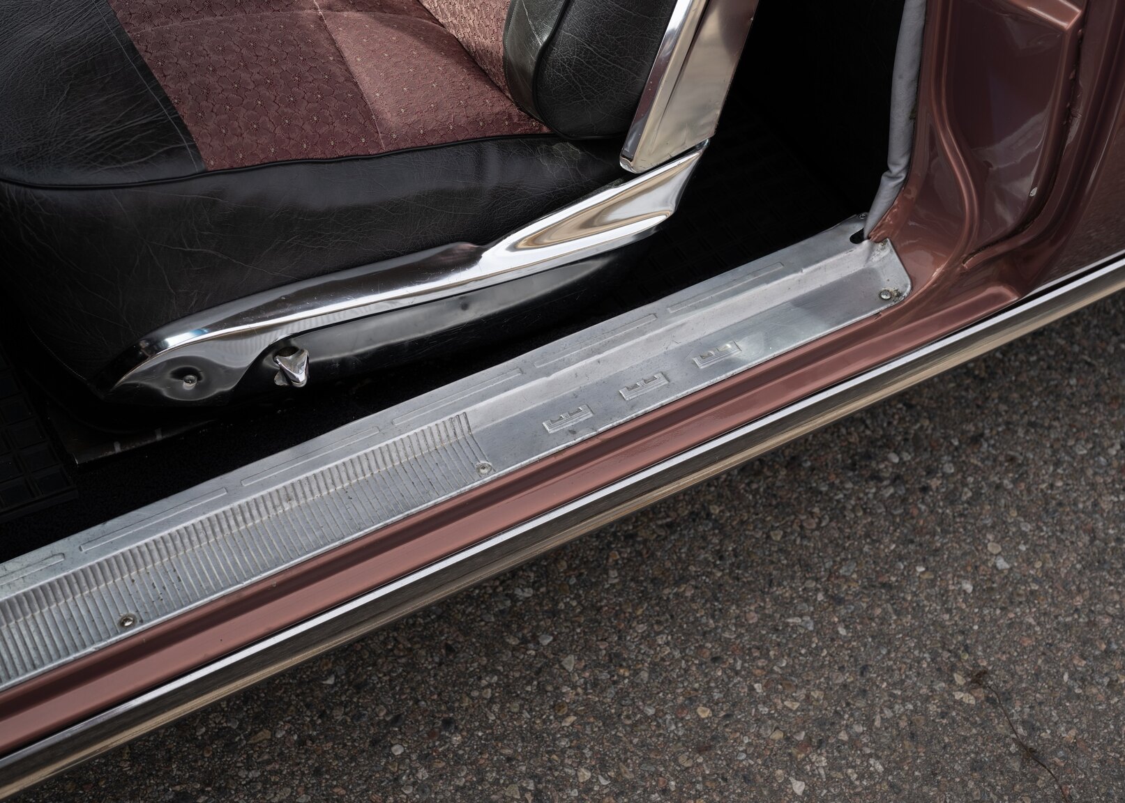 Interior image of 1961 Chrysler New Yorker Sedan (8)