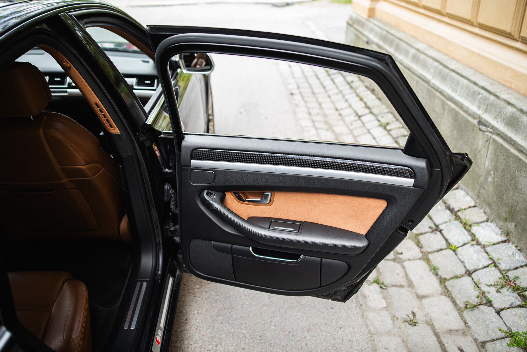 Interior image of 2009 Audi S8 5.2 V10 FSI Quattro