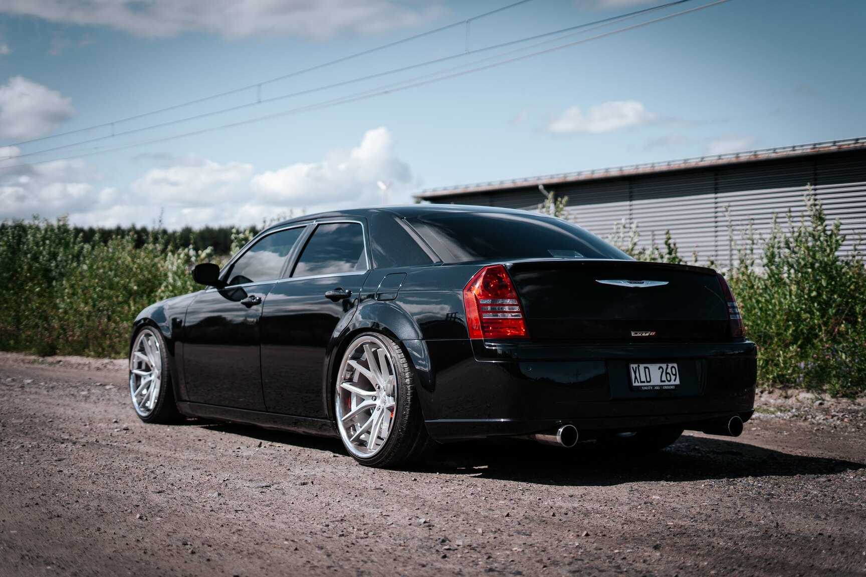 Exteriörbild på 2006 Chrysler 300C SRT-8 (2)