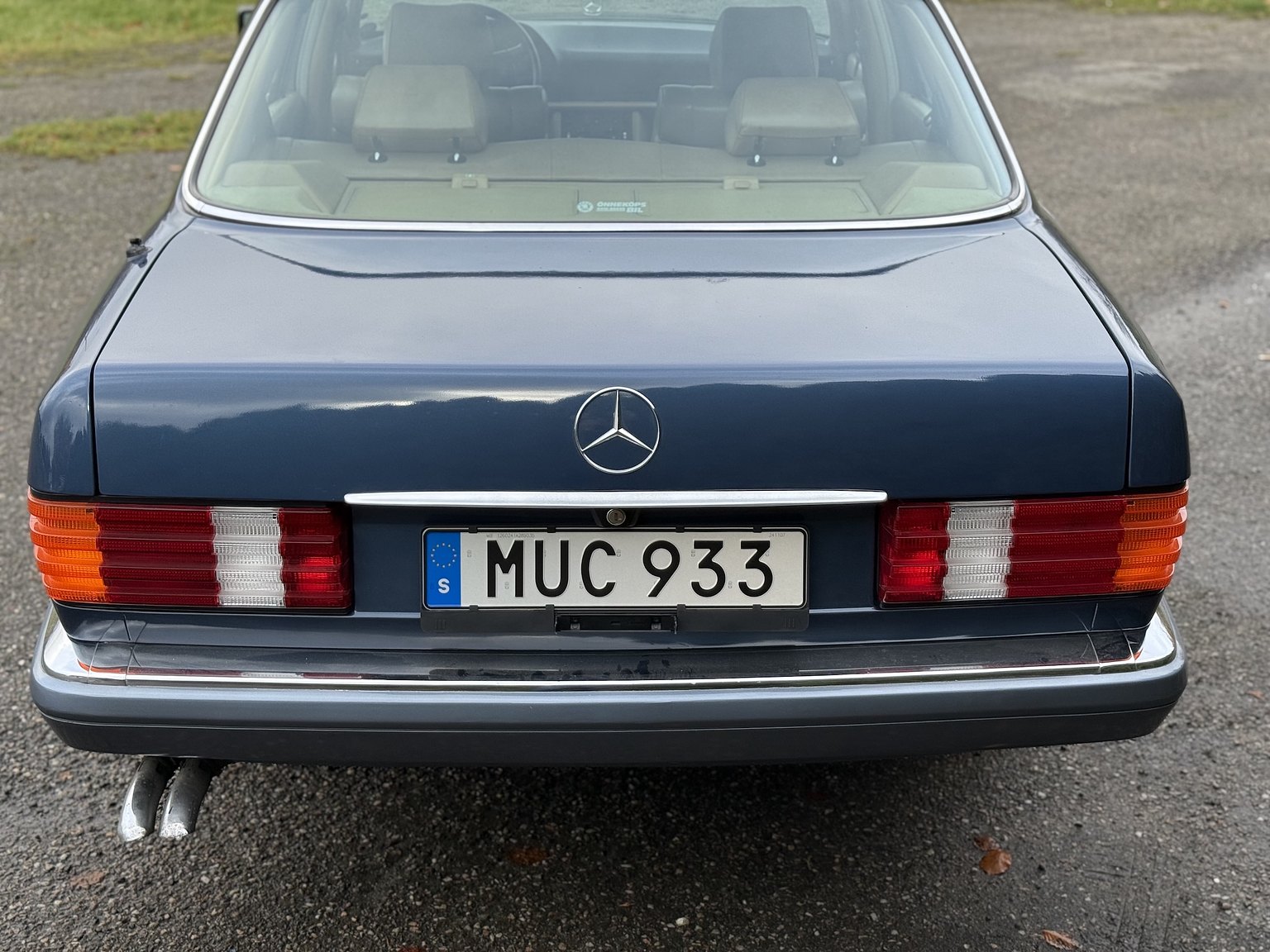 Exterior image of 1987 Mercedes-Benz 300 SE (34)
