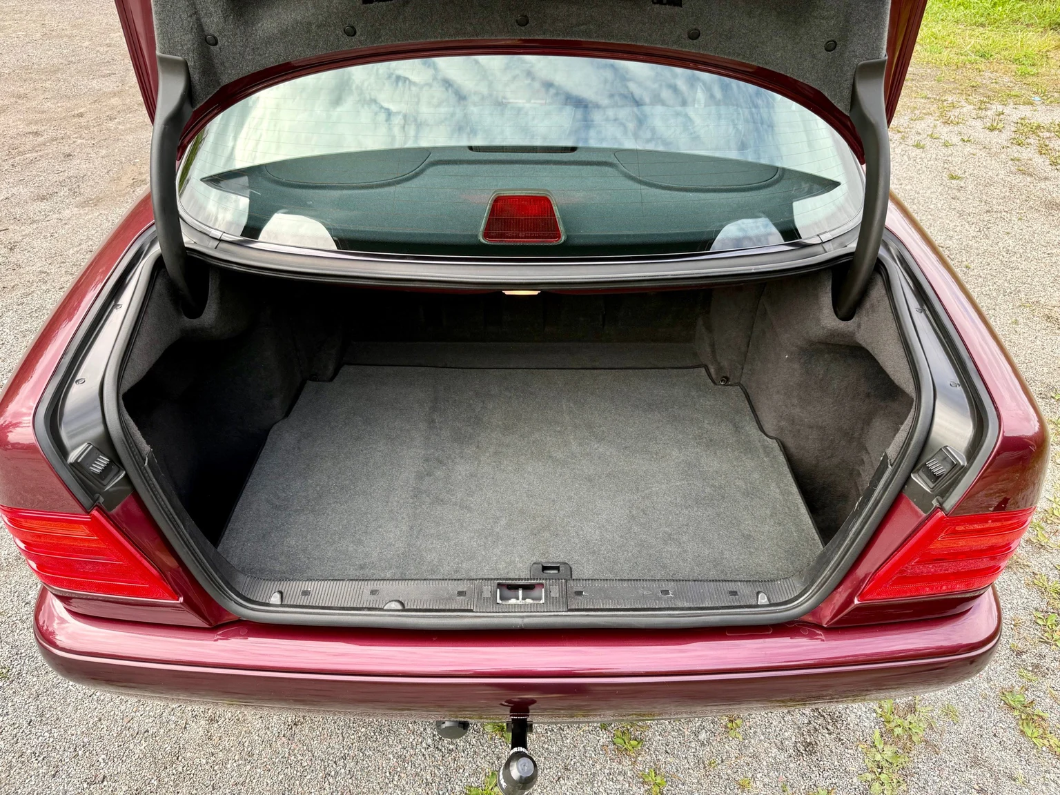 Innenraumfoto von 1997 Mercedes-Benz E 290 TD (84)